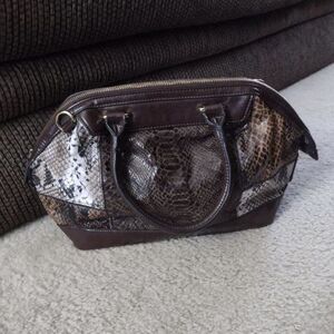 Cosmopolitan snakeskin pattern shoulder bag